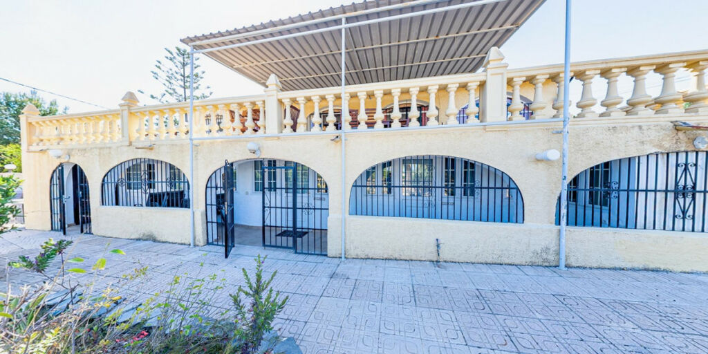Detached Villa La Nucia Alicante - image 8