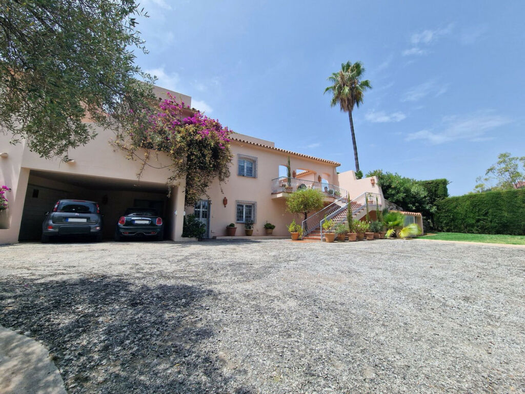 Detached Villa Benahavís Málaga - image 6