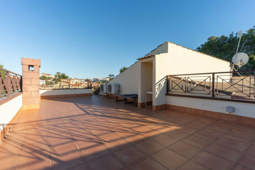Detached Villa Los Balcones Alicante - image 5