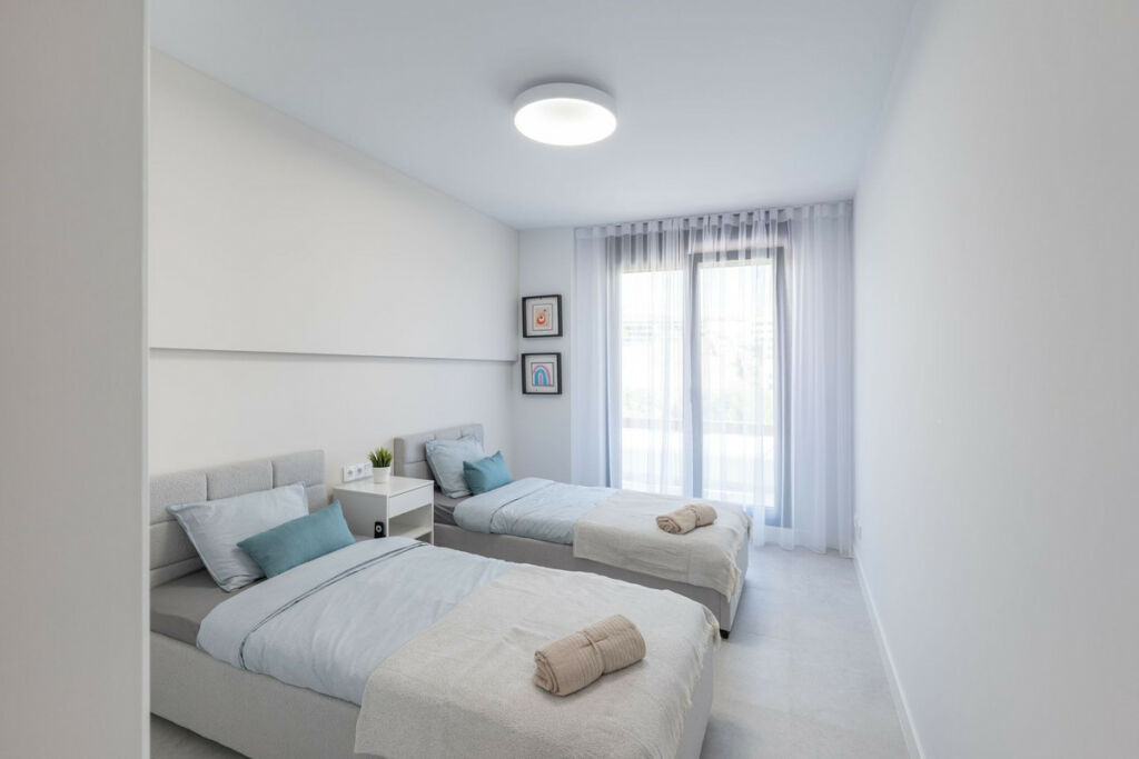 Middle Floor Apartment Estepona Málaga - image 9