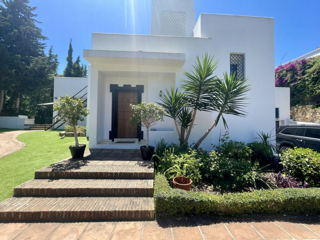 Detached Villa Sotogrande Cádiz - image 50