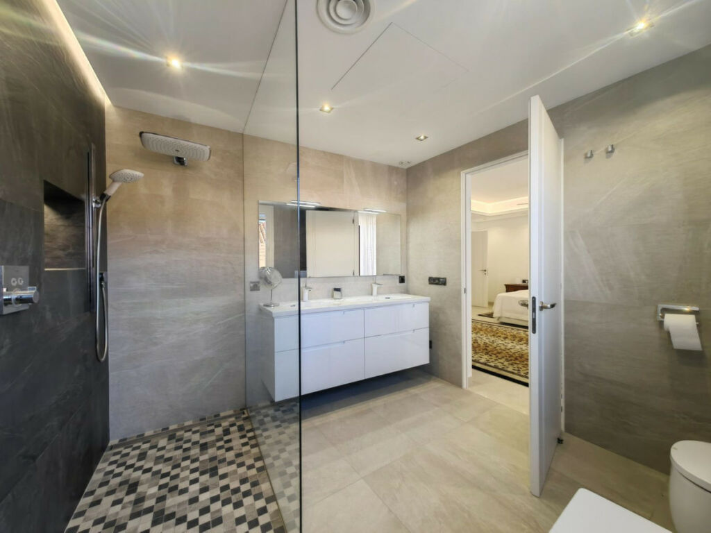 Detached Villa Estepona Málaga - image 52