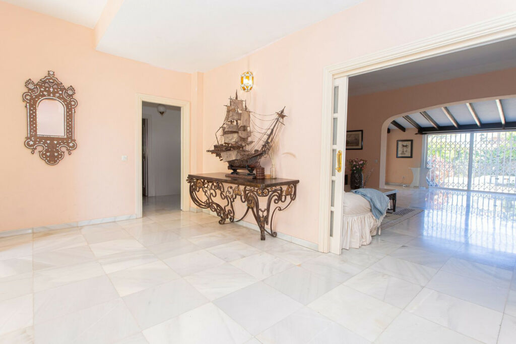 Detached Villa Nueva Andalucía Málaga - image 53