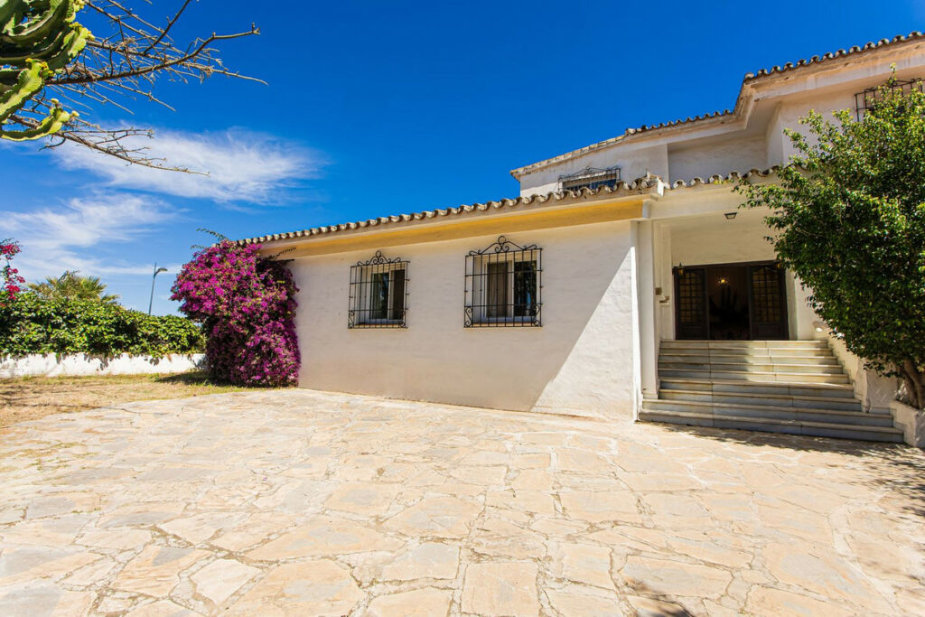 Detached Villa Nueva Andalucía Málaga - image 54