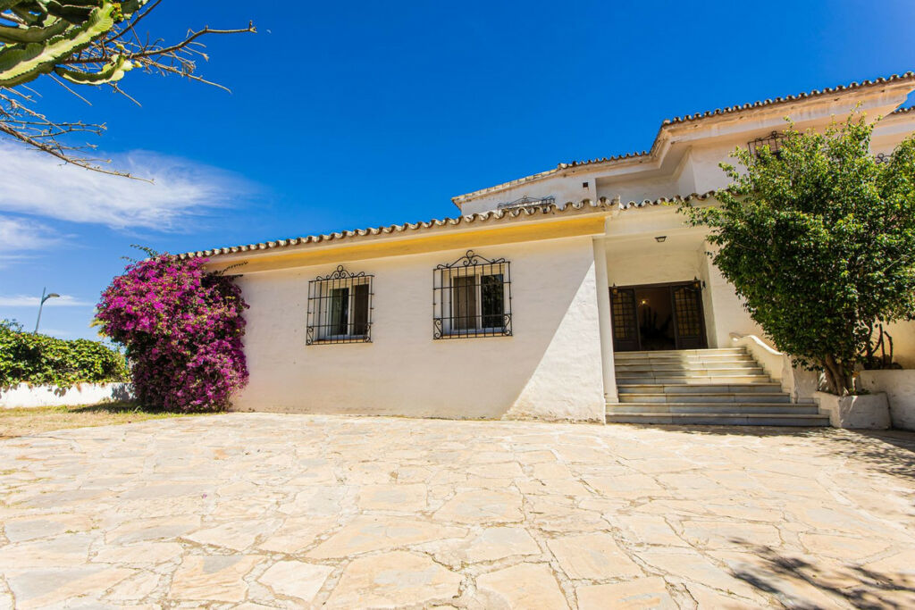 Detached Villa Nueva Andalucía Málaga - image 55