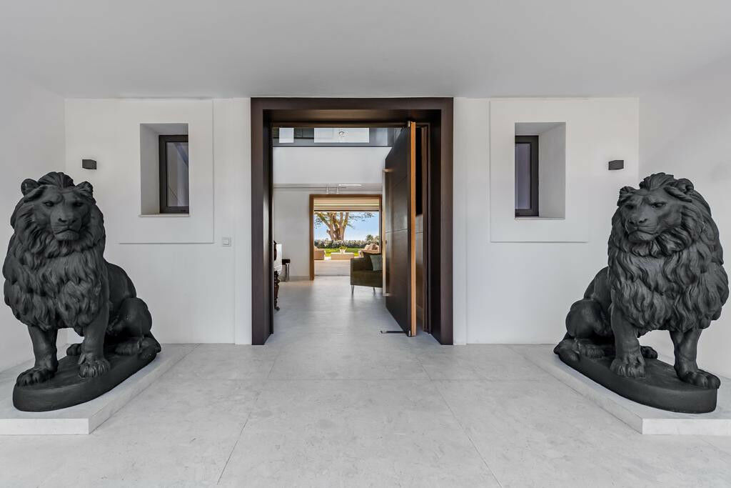 Detached Villa Estepona Málaga - image 6