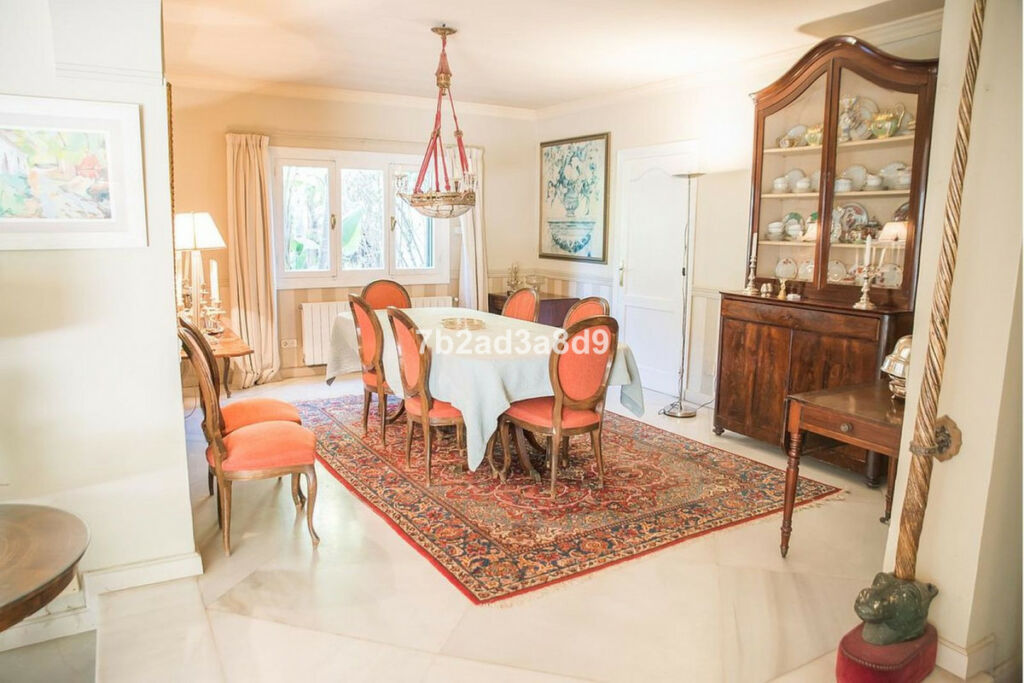 Detached Villa Calahonda Málaga - image 6