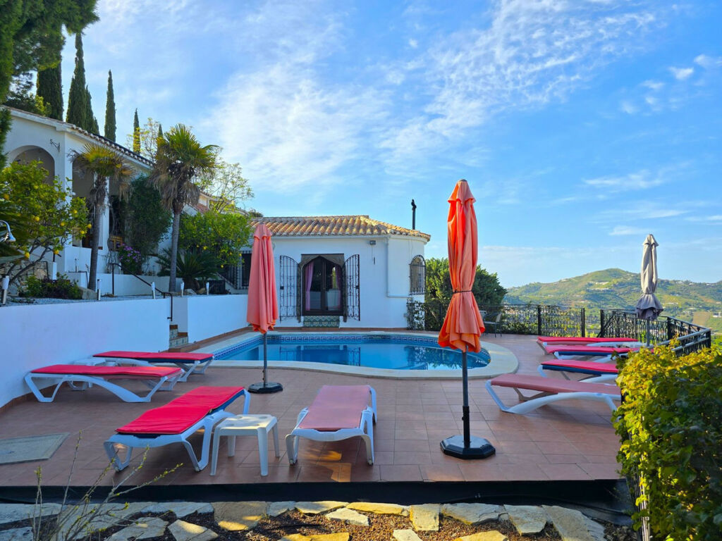 Detached Villa Cómpeta Málaga - image 6