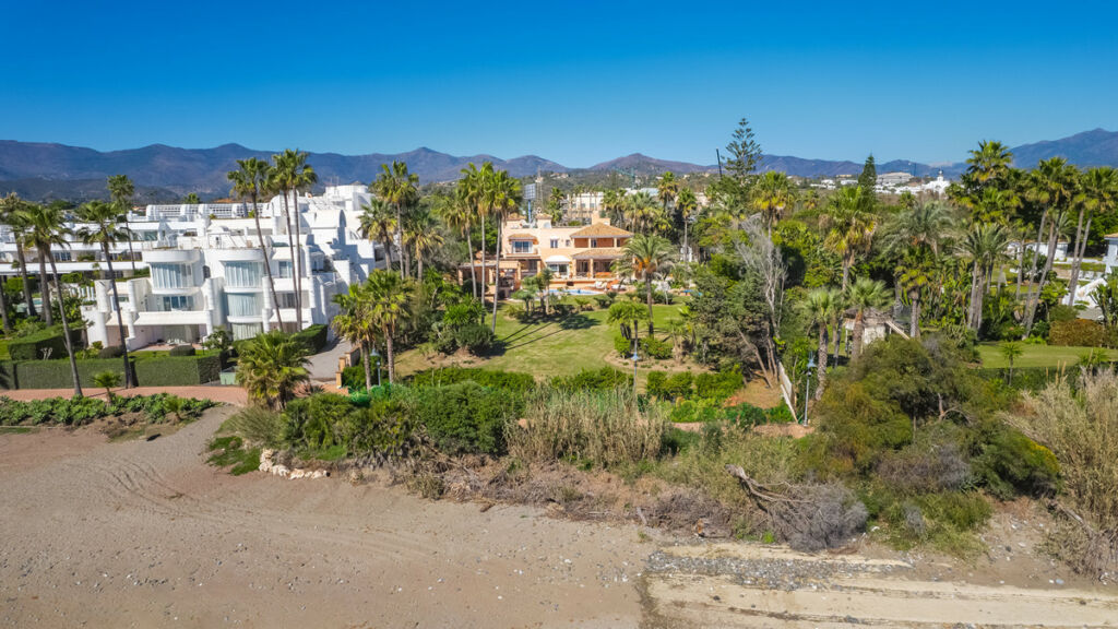 Detached Villa New Golden Mile Málaga - image 6