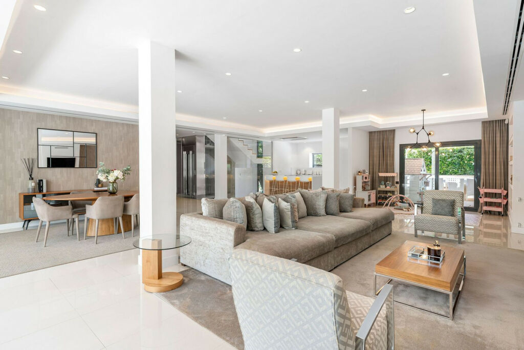 Detached Villa La Quinta Málaga - image 6