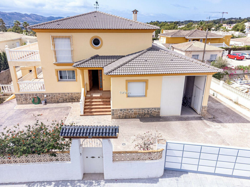 Detached Villa La Nucia Alicante - image 6