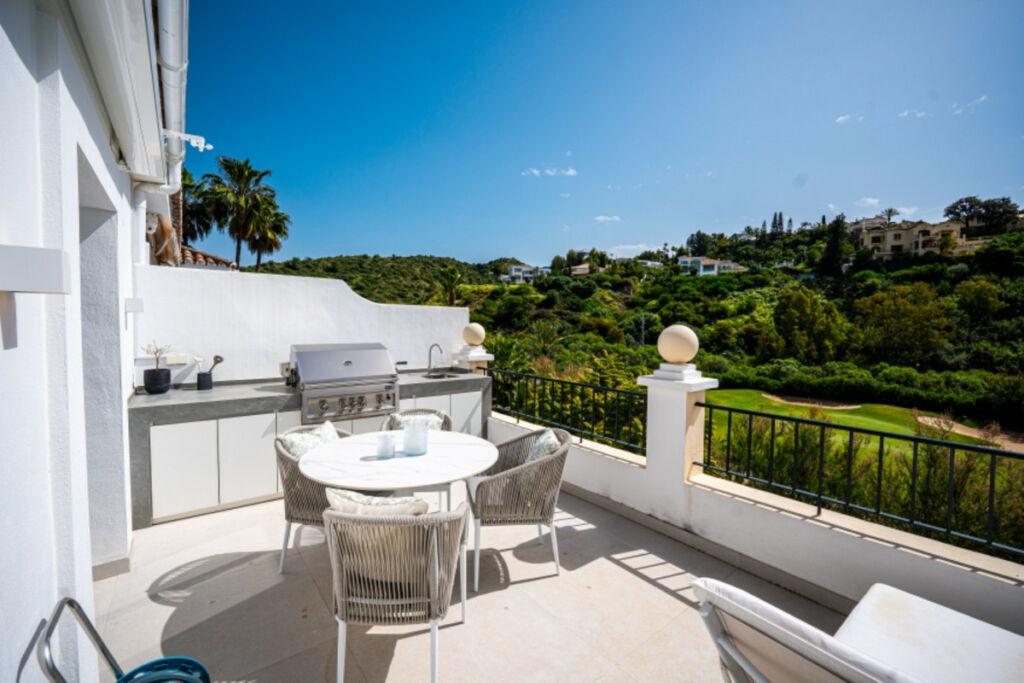 Middle Floor Apartment Benahavís Málaga - image 6