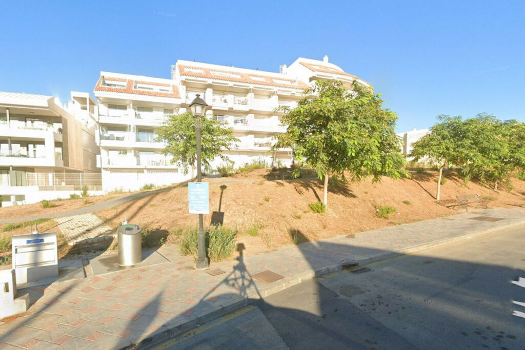 Middle Floor Apartment Fuengirola Málaga - image 6