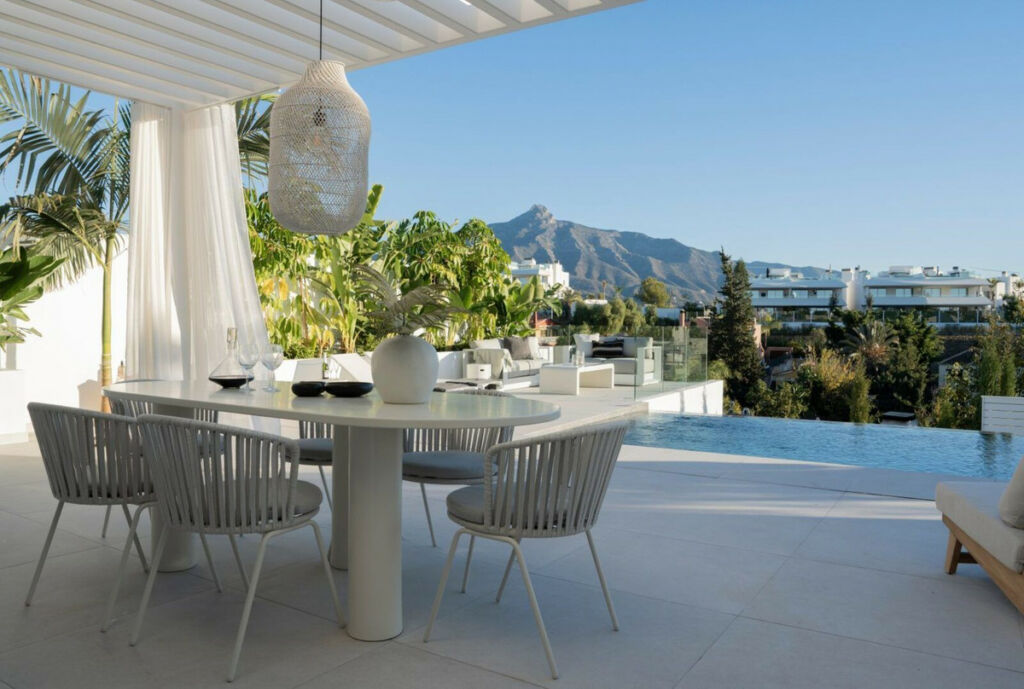 Detached Villa Nueva Andalucía Málaga - image 6
