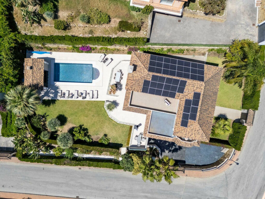 Detached Villa Nueva Andalucía Málaga - image 6