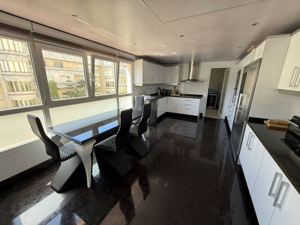 Middle Floor Apartment Puerto Banús Málaga - image 6