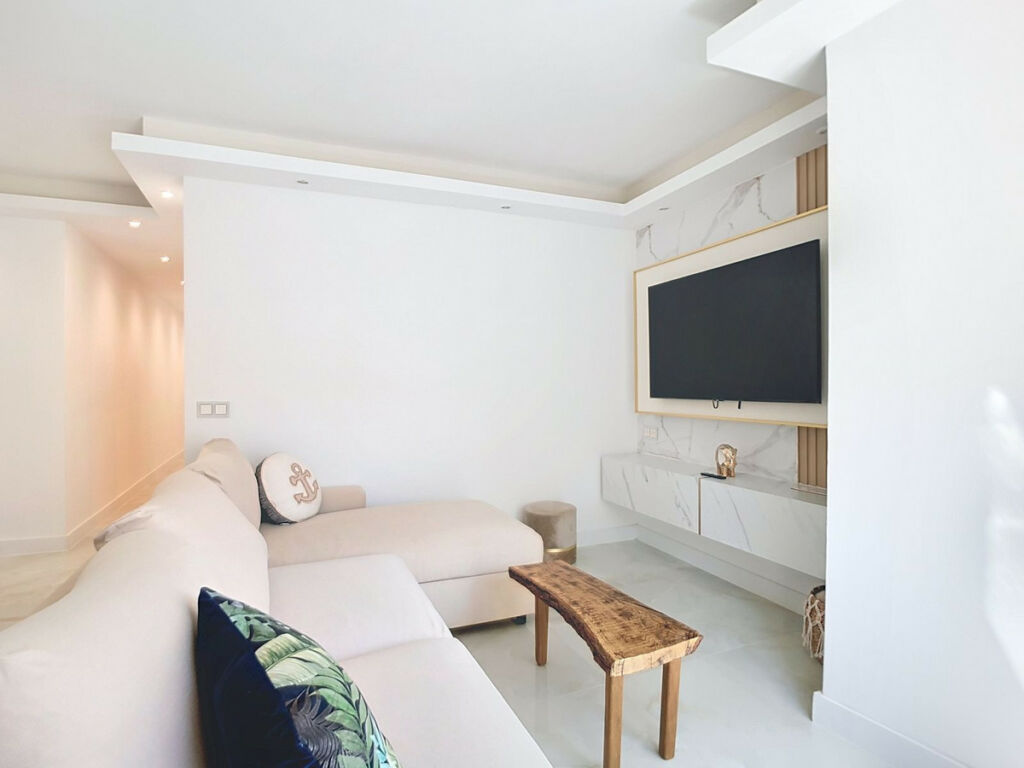 Middle Floor Apartment Estepona Málaga - image 6