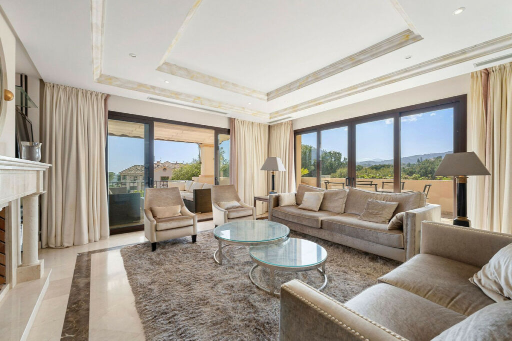 Middle Floor Apartment Nueva Andalucía Málaga - image 6