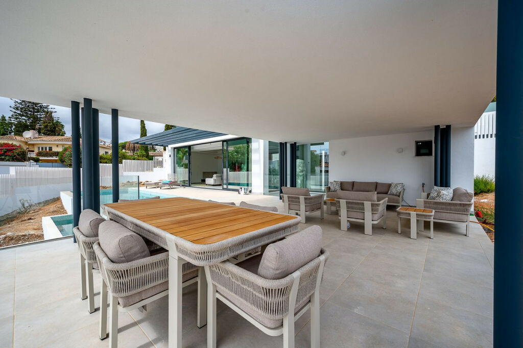Detached Villa El Chaparral Málaga - image 6