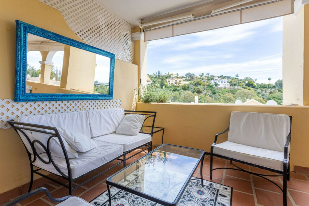 Middle Floor Apartment La Quinta Málaga - image 6