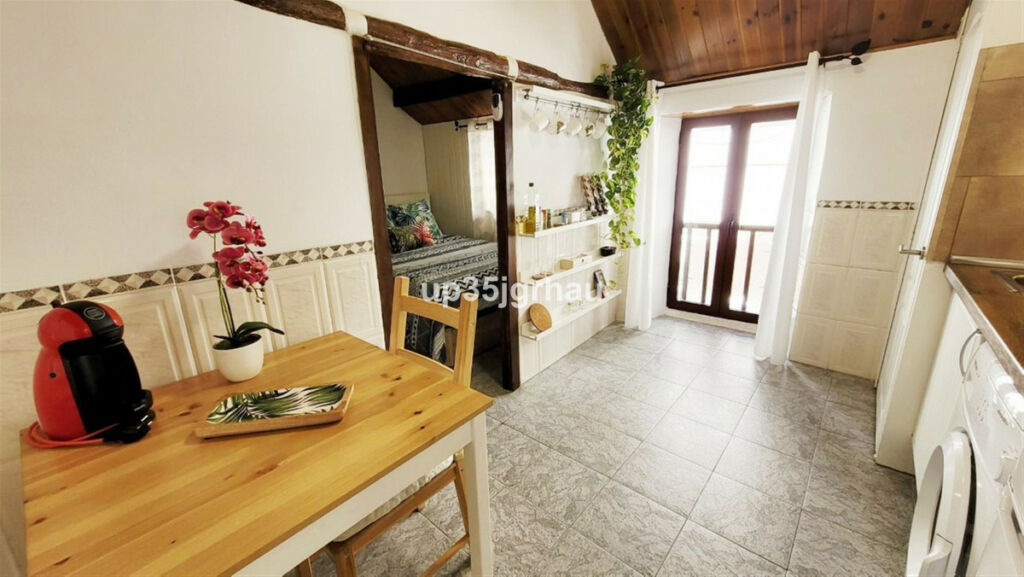 Middle Floor Studio Estepona Málaga - image 6