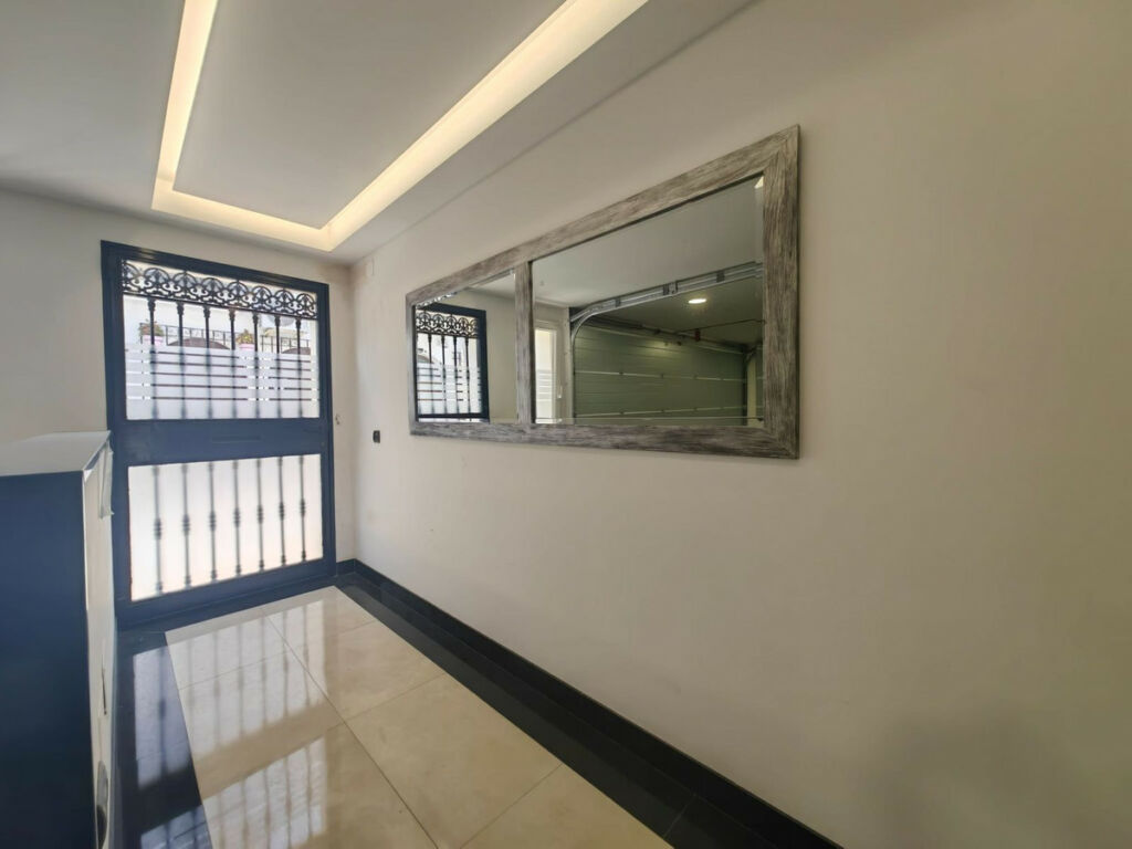 Detached Villa Estepona Málaga - image 6