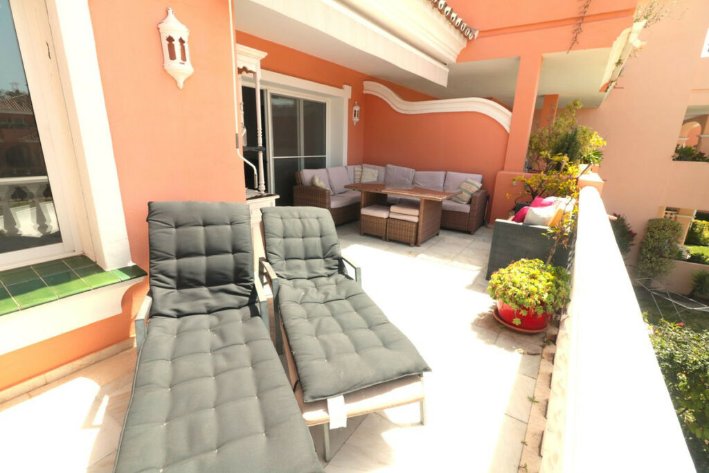 Top Floor Apartment New Golden Mile Málaga - image 6