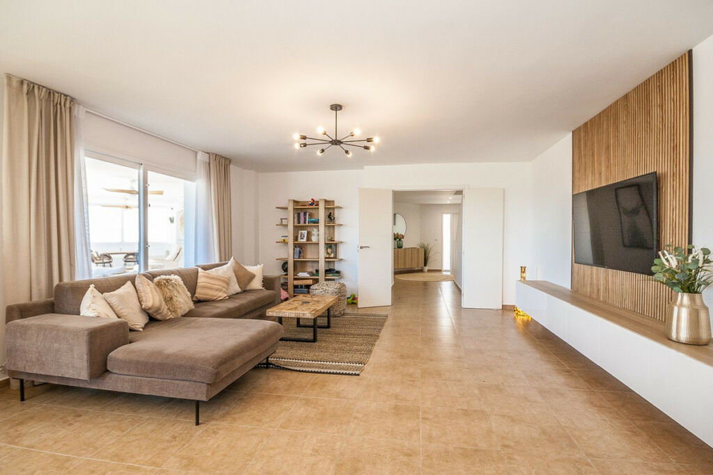 Detached Villa Estepona Málaga - image 6