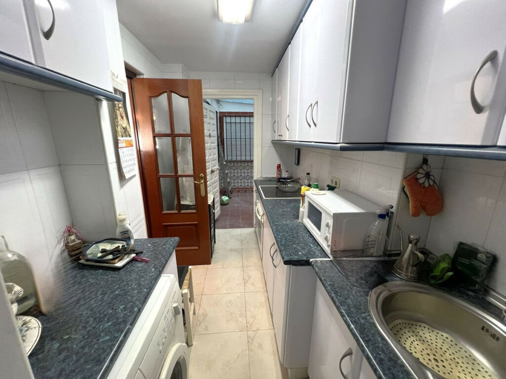 Middle Floor Apartment Fuengirola Málaga - image 6