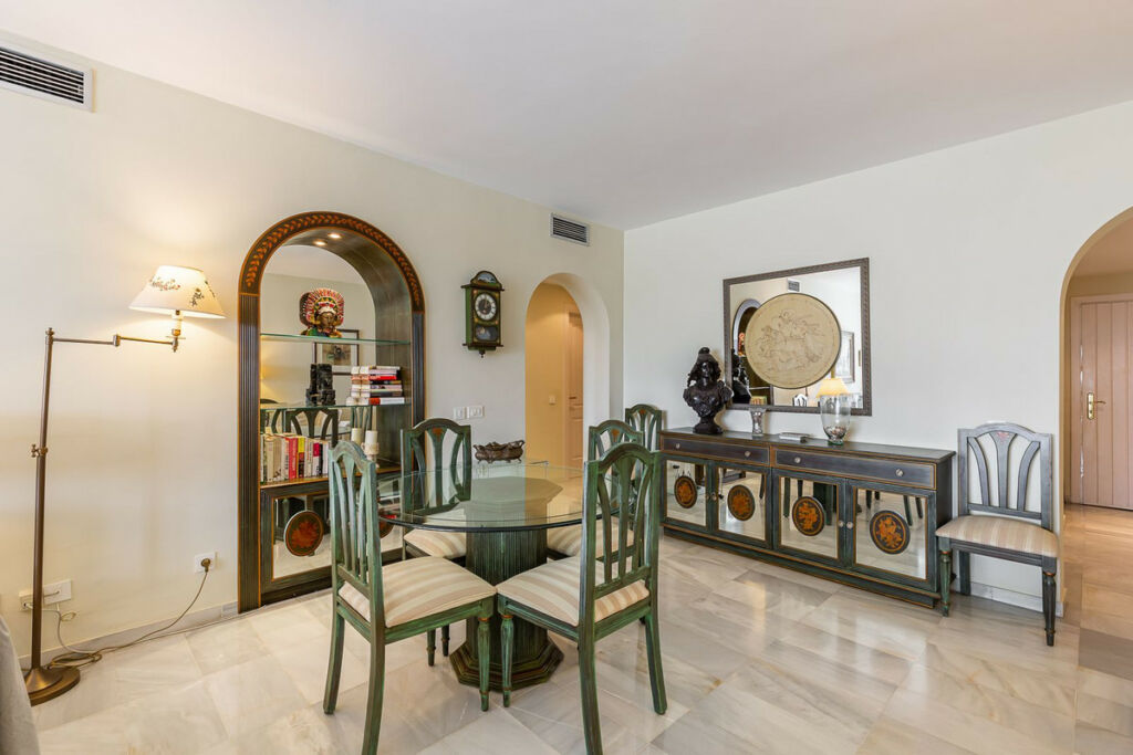 Middle Floor Apartment Estepona Málaga - image 6