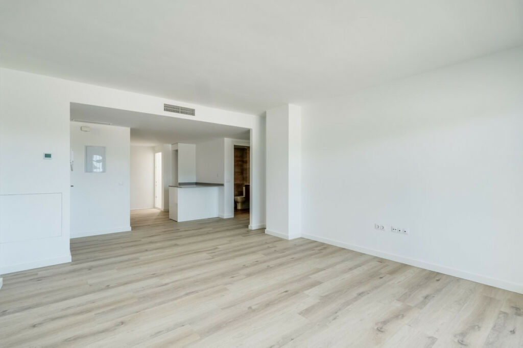 Middle Floor Apartment Nueva Andalucía Málaga - image 6