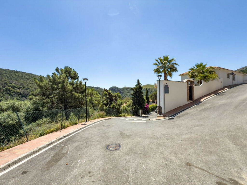Residential Plot Benahavís Málaga - image 6