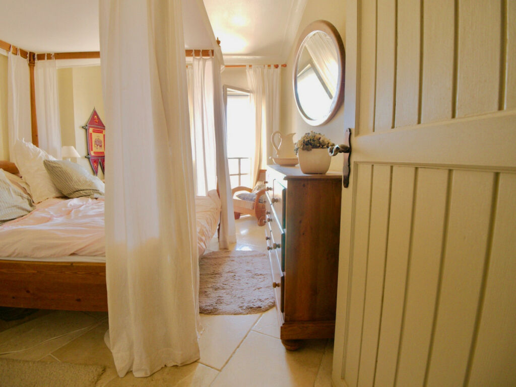 Middle Floor Apartment Puerto de Cabopino Málaga - image 6
