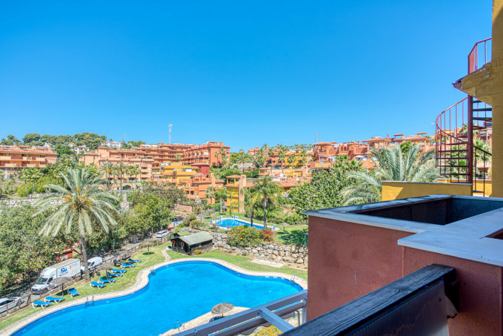 Middle Floor Apartment Reserva de Marbella Málaga - image 5