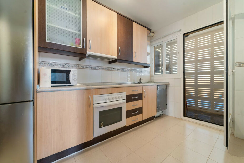 Middle Floor Apartment Fuengirola Málaga - image 8