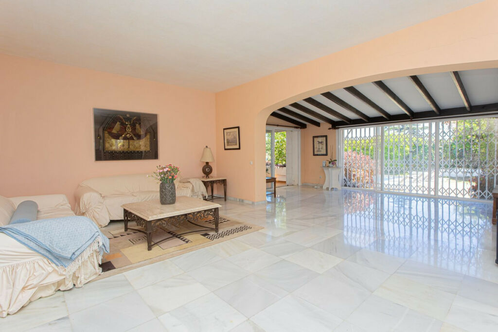 Detached Villa Nueva Andalucía Málaga - image 6
