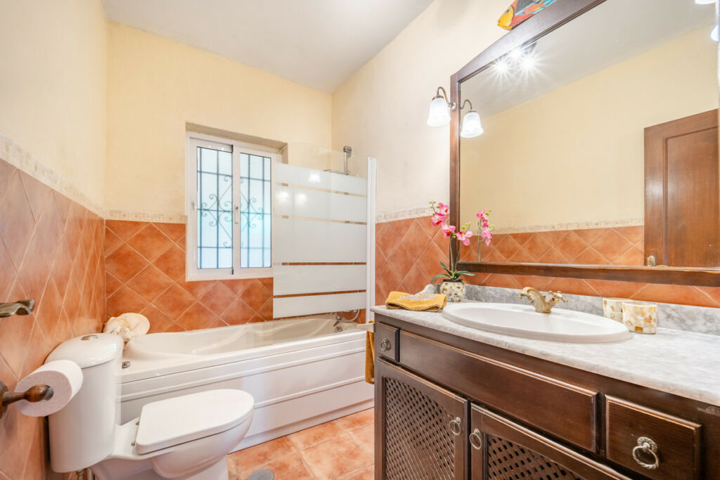 Detached Villa El Rosario Málaga - image 6