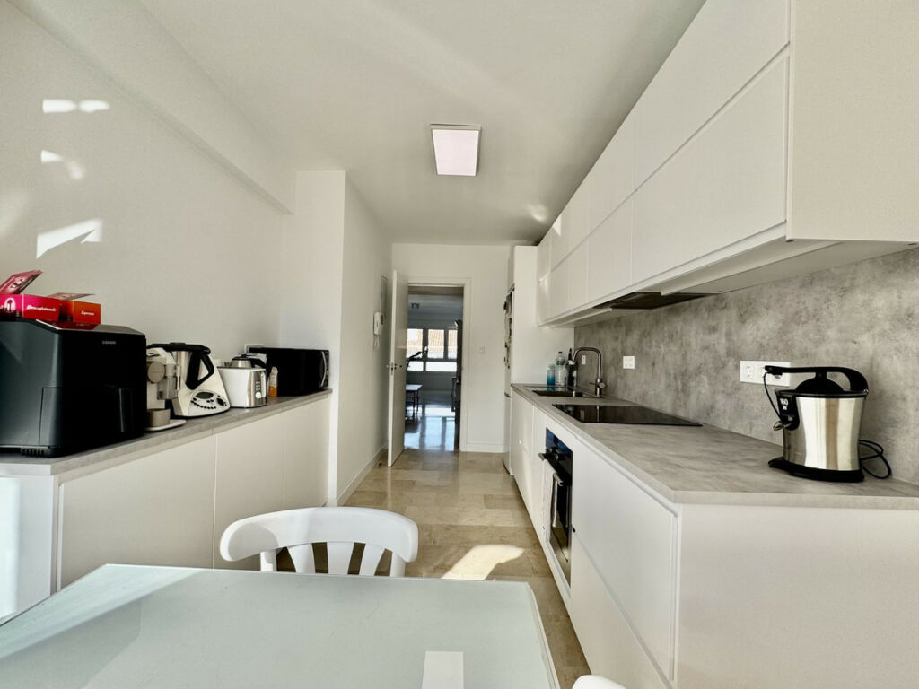 Middle Floor Apartment Fuengirola Málaga - image 9
