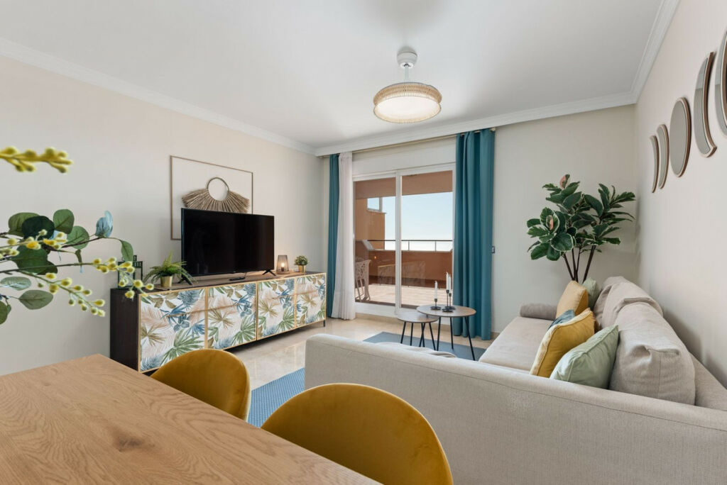 Middle Floor Apartment Casares Playa Málaga - image 6