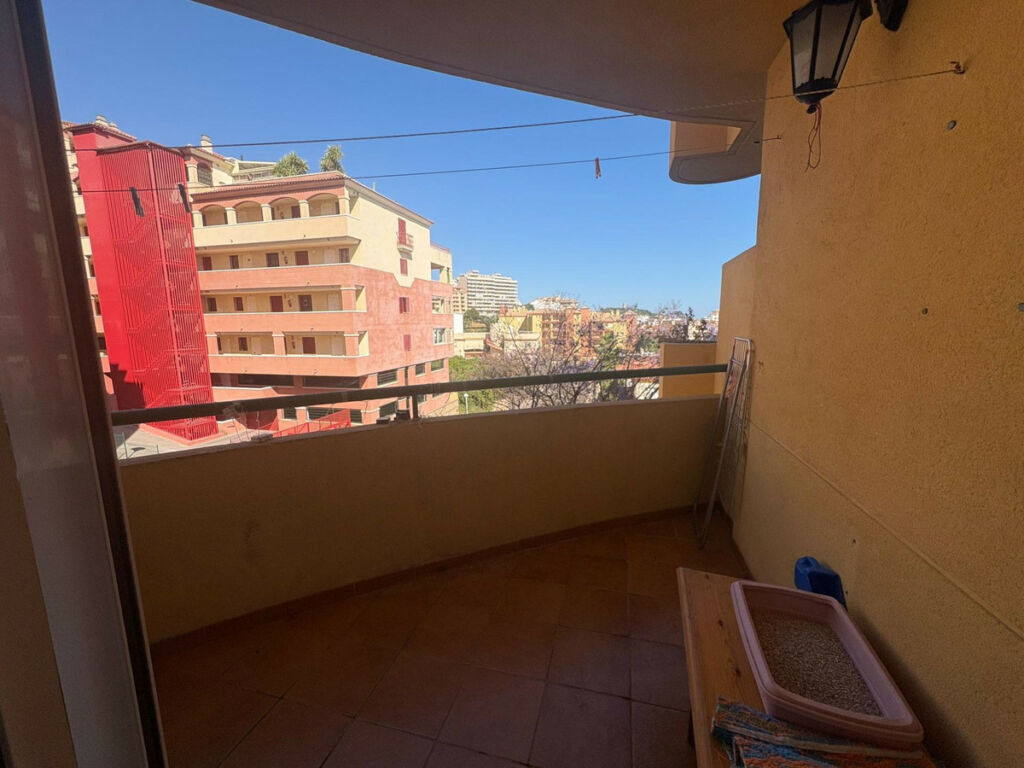 Middle Floor Apartment Los Pacos Málaga - image 6