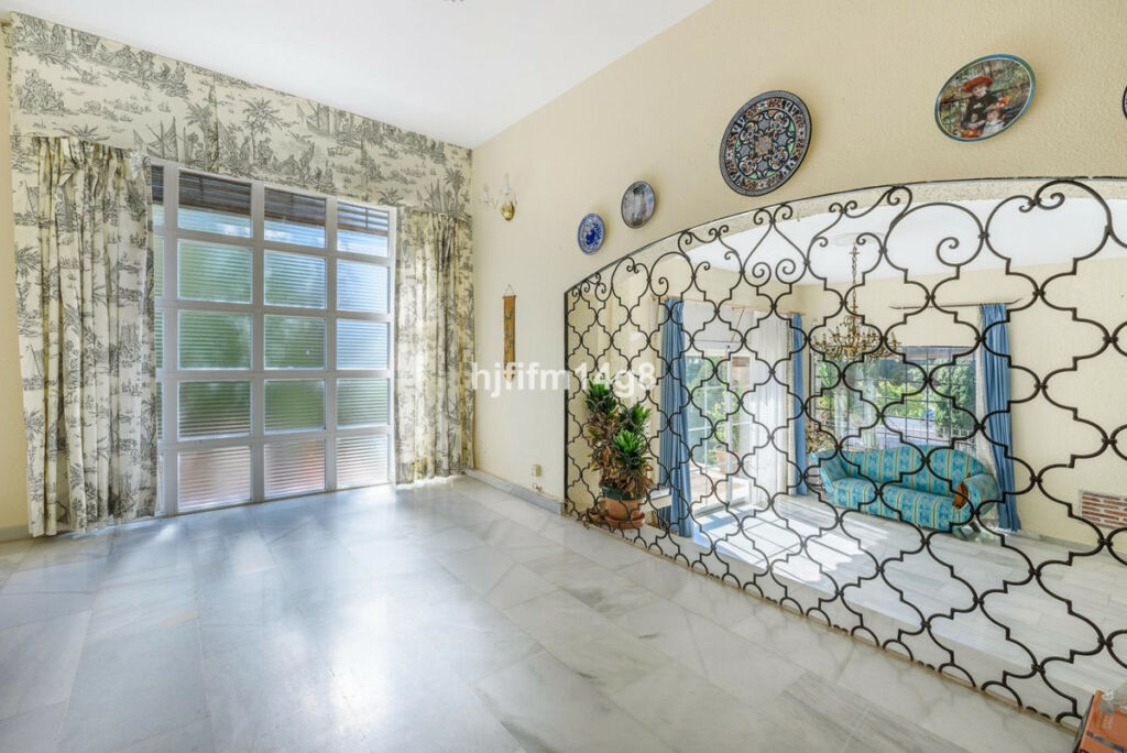 Detached Villa Nueva Andalucía Málaga - image 6