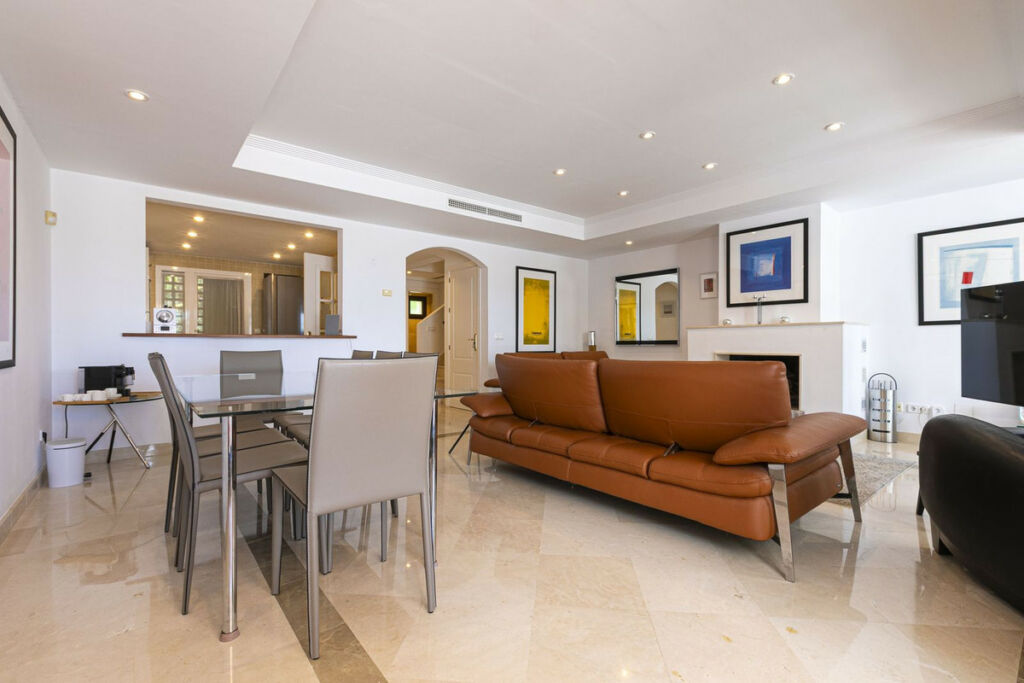 Townhouse Los Arqueros Málaga - image 6