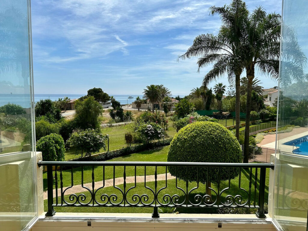 Middle Floor Apartment Elviria Málaga - image 6