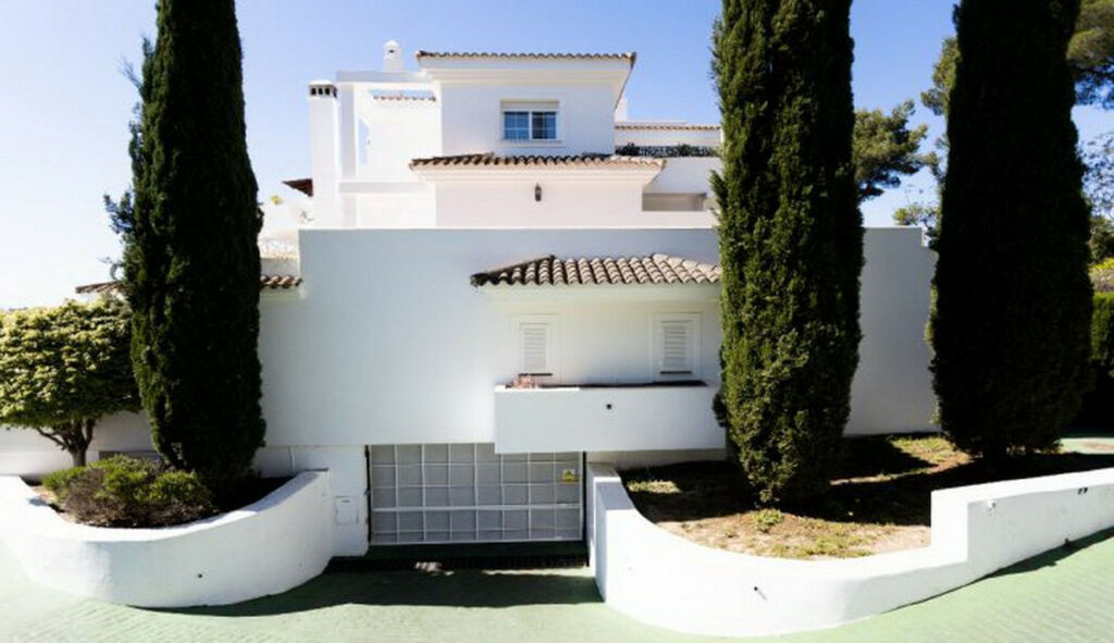Ground Floor Apartment Río Real Málaga - image 6