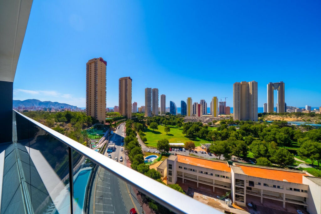 Middle Floor Apartment Benidorm Alicante - image 3