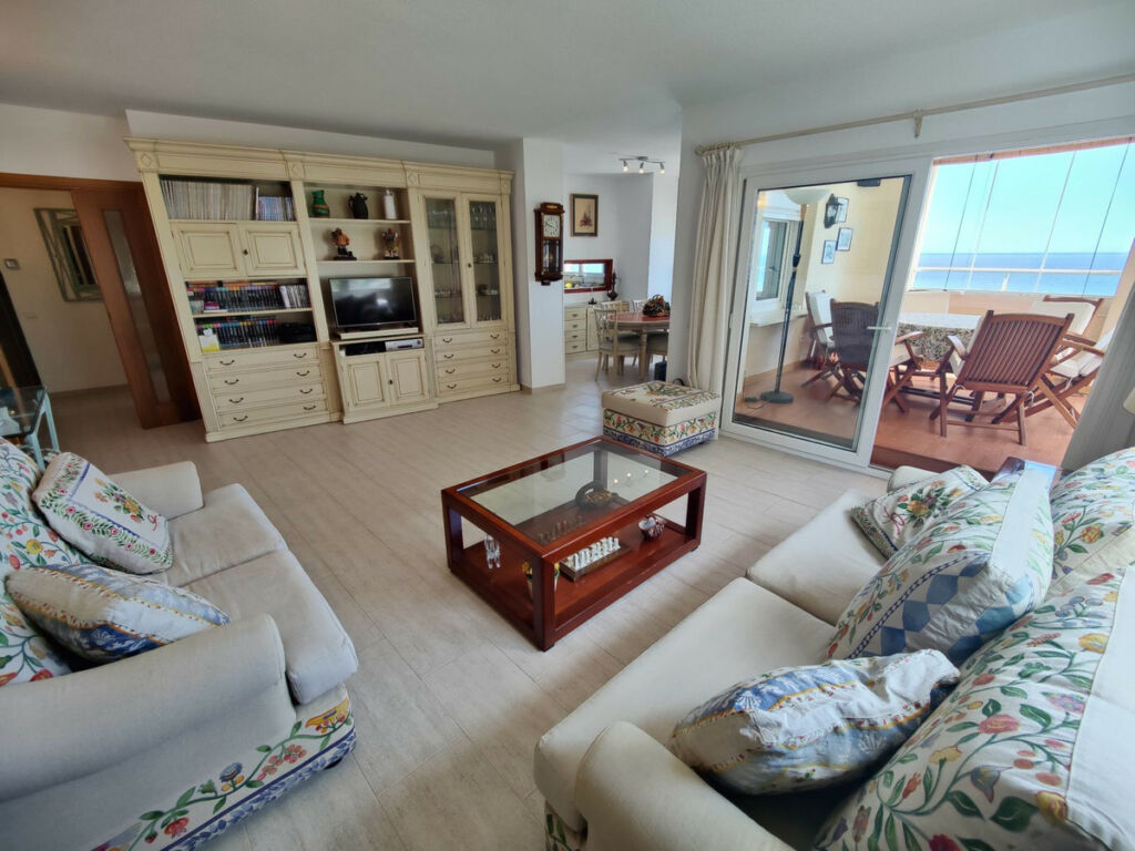 Middle Floor Apartment Estepona Málaga - image 5