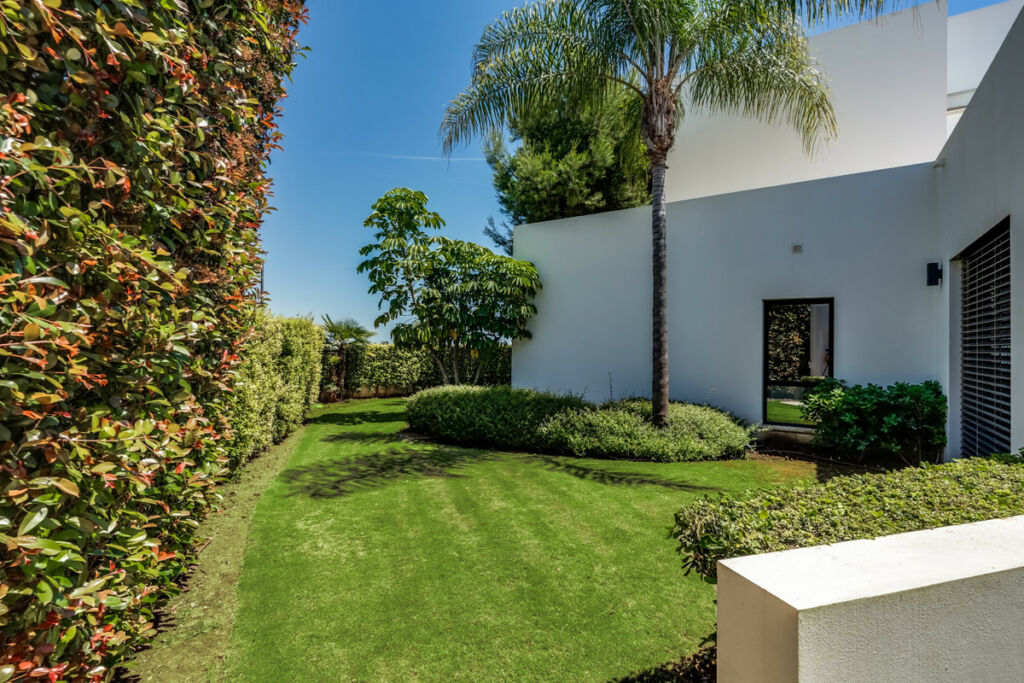 Detached Villa The Golden Mile Málaga - image 6