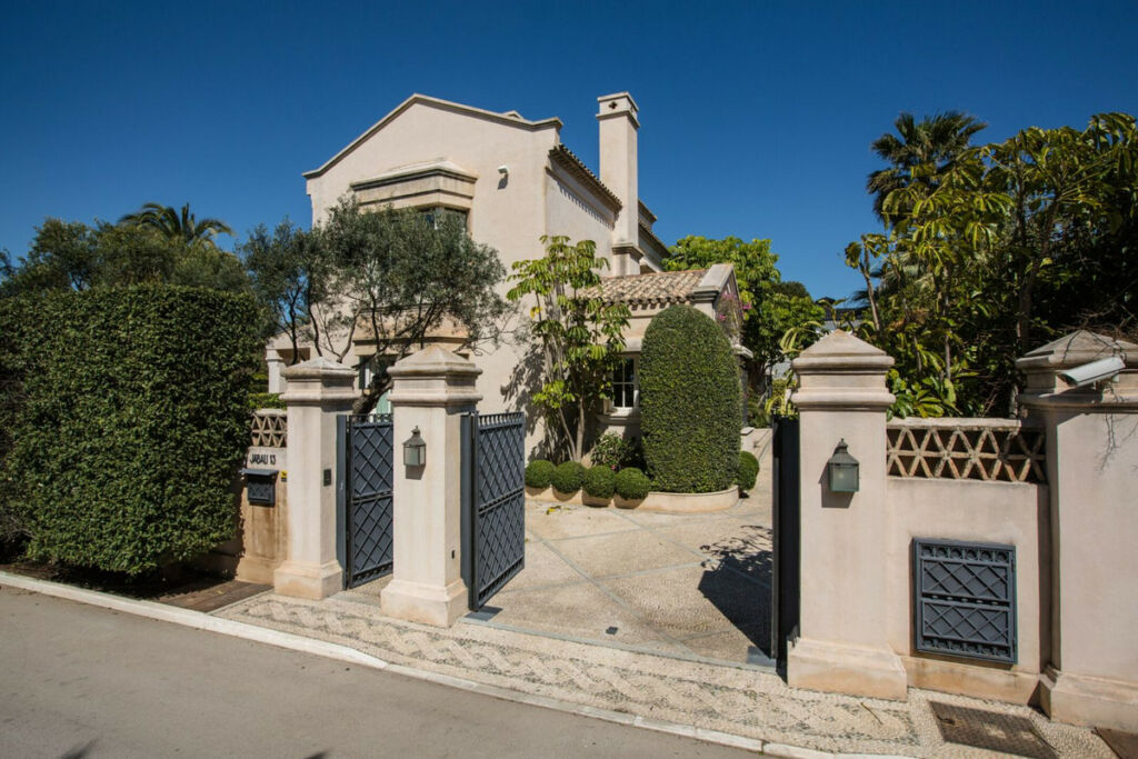 Detached Villa Los Monteros Málaga - image 6