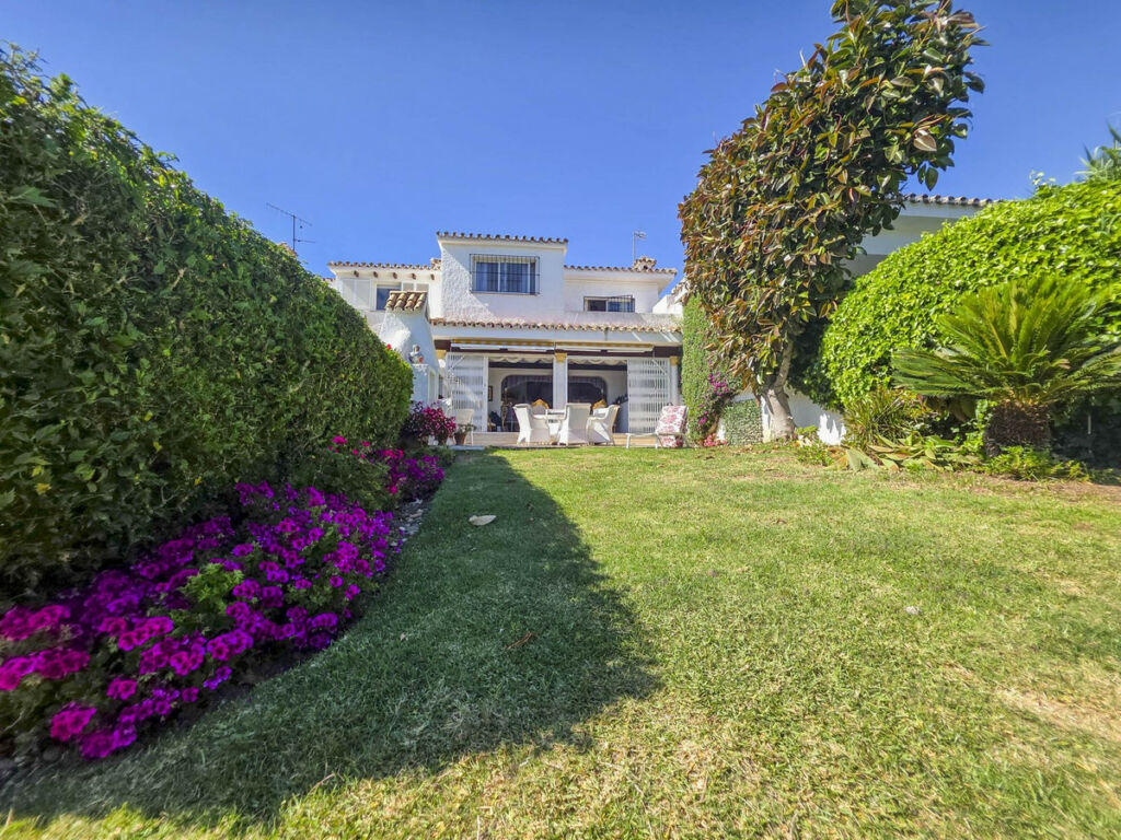 Townhouse El Paraiso Málaga - image 6