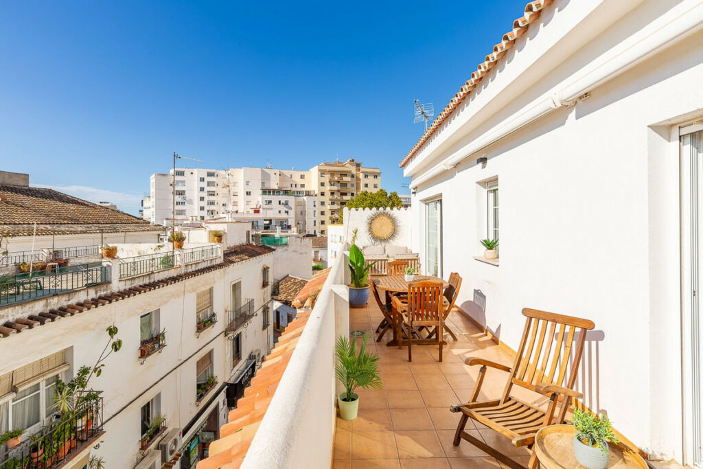 Top Floor Apartment Marbella Málaga - image 6